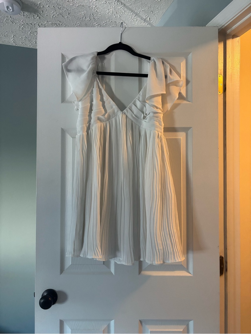 Lulus Amalfi Coast White Pleated Flutter Sleeve Mini Dress Medium